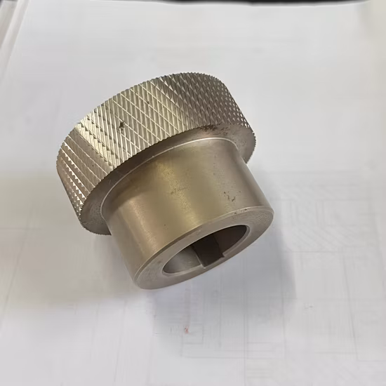 Petit arbre de précision personnalisé, usinage CNC, pièces d'arbre de moletage en aluminium et acier inoxydable